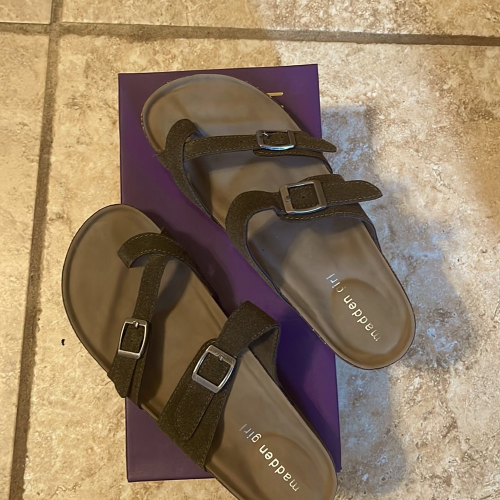 Madden Girl Women Bryceee Olive sandals